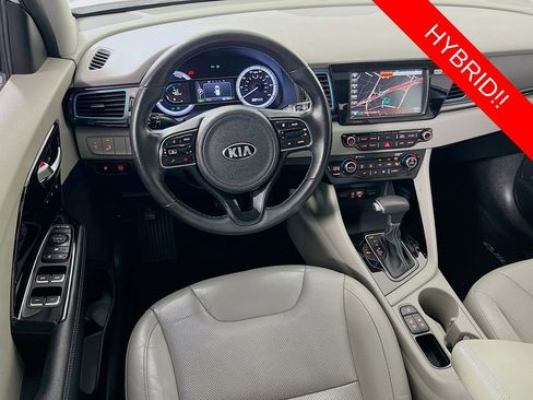 Certified 2017 Kia Niro Touring image 25