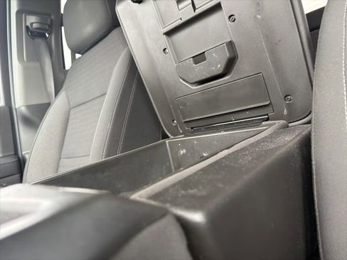 Used 2022 Chevrolet Silverado 1500 LT AWD/4WD image 32