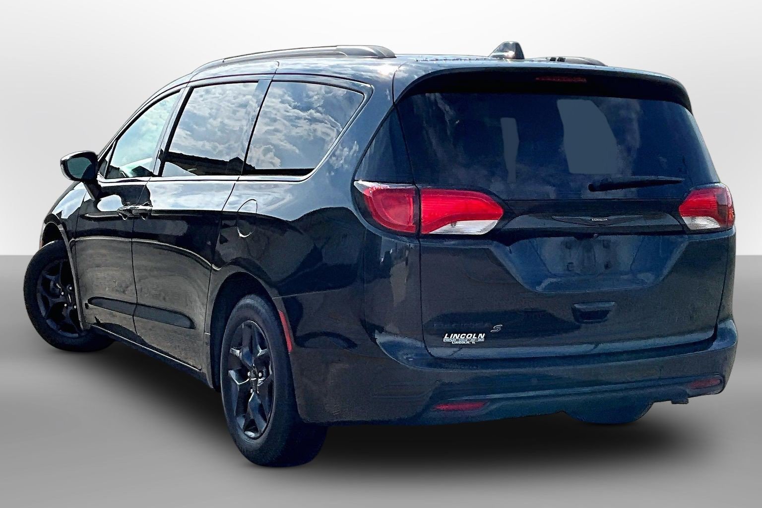 Used 2020 Chrysler Pacifica Touring-L Plus w/ S Appearance Package FWD image 10