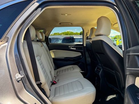 Used 2022 Ford Edge SEL w/ Convenience Package image 11
