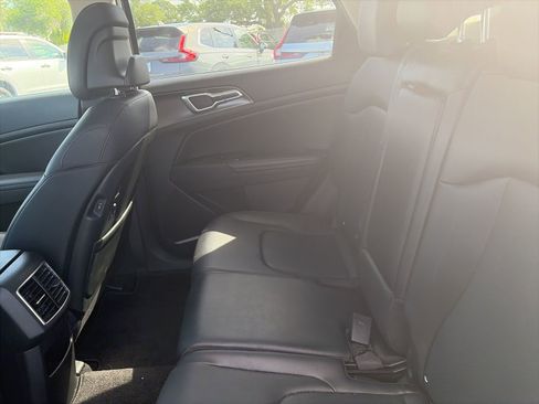 Used 2023 Kia Sportage EX image 9