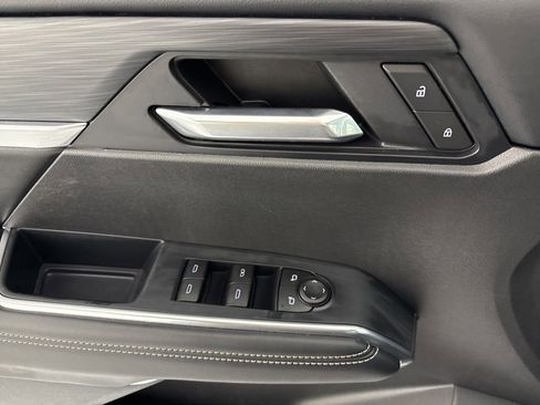 Used 2025 GMC Acadia Elevation FWD image 23