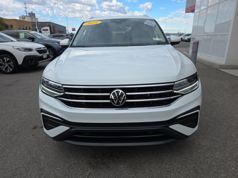 Used 2023 Volkswagen Tiguan SE w/ Panoramic Sunroof Package AWD/4WD image 5