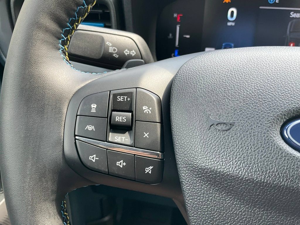 Used 2025 Ford Maverick Lobo AWD/4WD image 17
