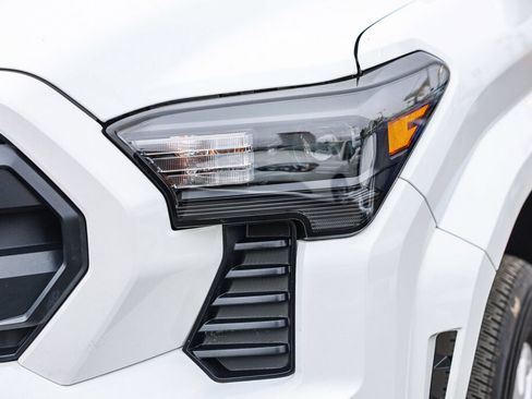 Certified 2024 Toyota Tacoma SR5 AWD/4WD image 21
