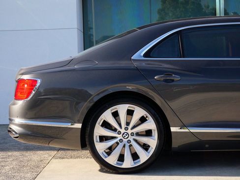 New 2026 Bentley Flying Spur Plug-In Hybrid image 10