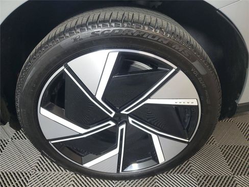 Certified 2025 Volvo EX90 Ultra AWD/4WD image 10
