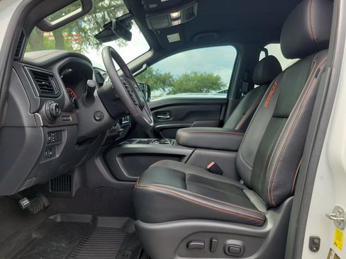 Used 2023 Nissan Titan PRO-4X w/ Pro-4x Convenience Package AWD/4WD image 22