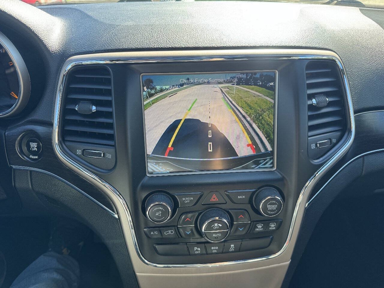 Used 2014 Jeep Grand Cherokee Limited w/ Luxury Group II AWD/4WD image 17