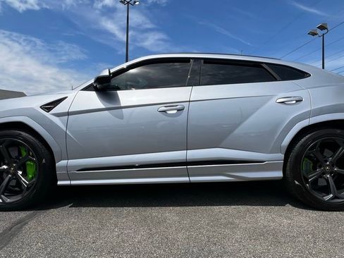 Used 2022 Lamborghini Urus image 3