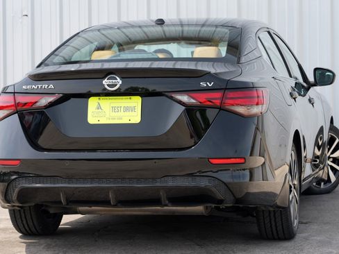 Used 2022 Nissan Sentra SV w/ SV Premium Package image 4