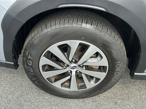 Used 2025 Subaru Outback Premium image 5