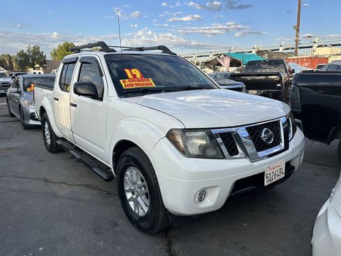 Used 2019 Nissan Frontier SV image 5