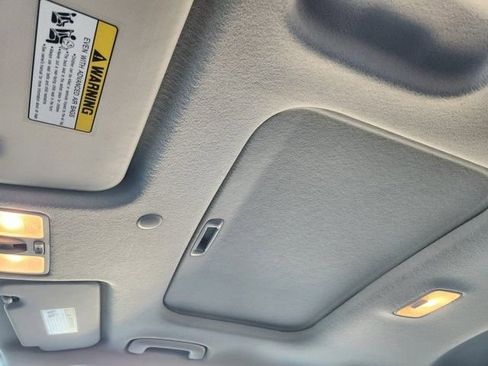 Used 2025 Hyundai Venue SEL image 25