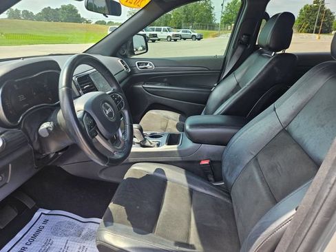 Used 2021 Jeep Grand Cherokee Laredo X AWD/4WD image 9