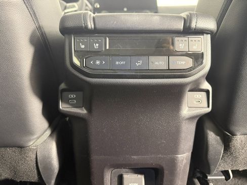 Used 2025 Toyota Grand Highlander AWD image 12