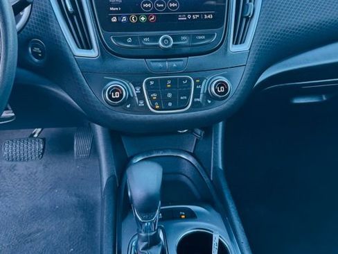 Used 2024 Chevrolet Malibu LT image 9