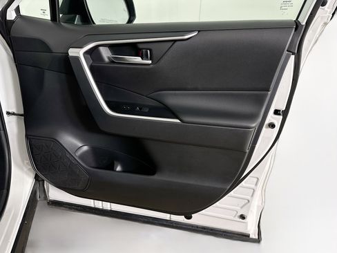 Used 2024 Toyota RAV4 XLE image 30