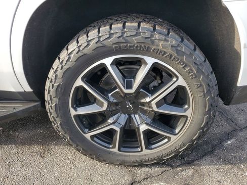 Used 2022 Chevrolet Tahoe RST w/ Luxury Package image 35