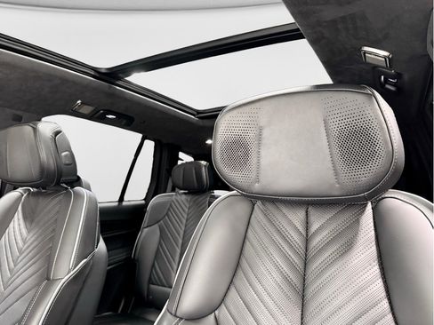 Used 2026 Cadillac Vistiq Platinum w/ LPO, Floor Liner Package AWD/4WD image 24