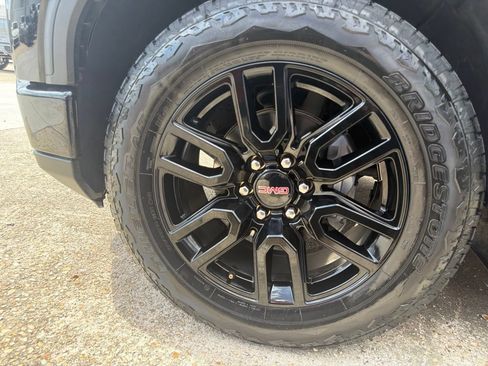 Used 2024 GMC Sierra 1500 Elevation AWD/4WD image 7
