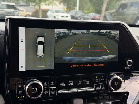 Used 2024 Toyota Highlander Platinum FWD image 22