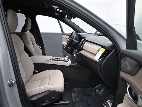 New 2026 Volvo XC90 B6 Plus w/ Protection Package Premier AWD/4WD image 14