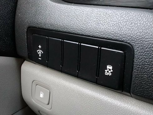 Used 2020 Kia Sedona LX FWD image 28