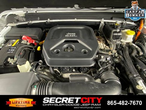Used 2022 Jeep Wrangler Unlimited Sahara AWD/4WD image 34
