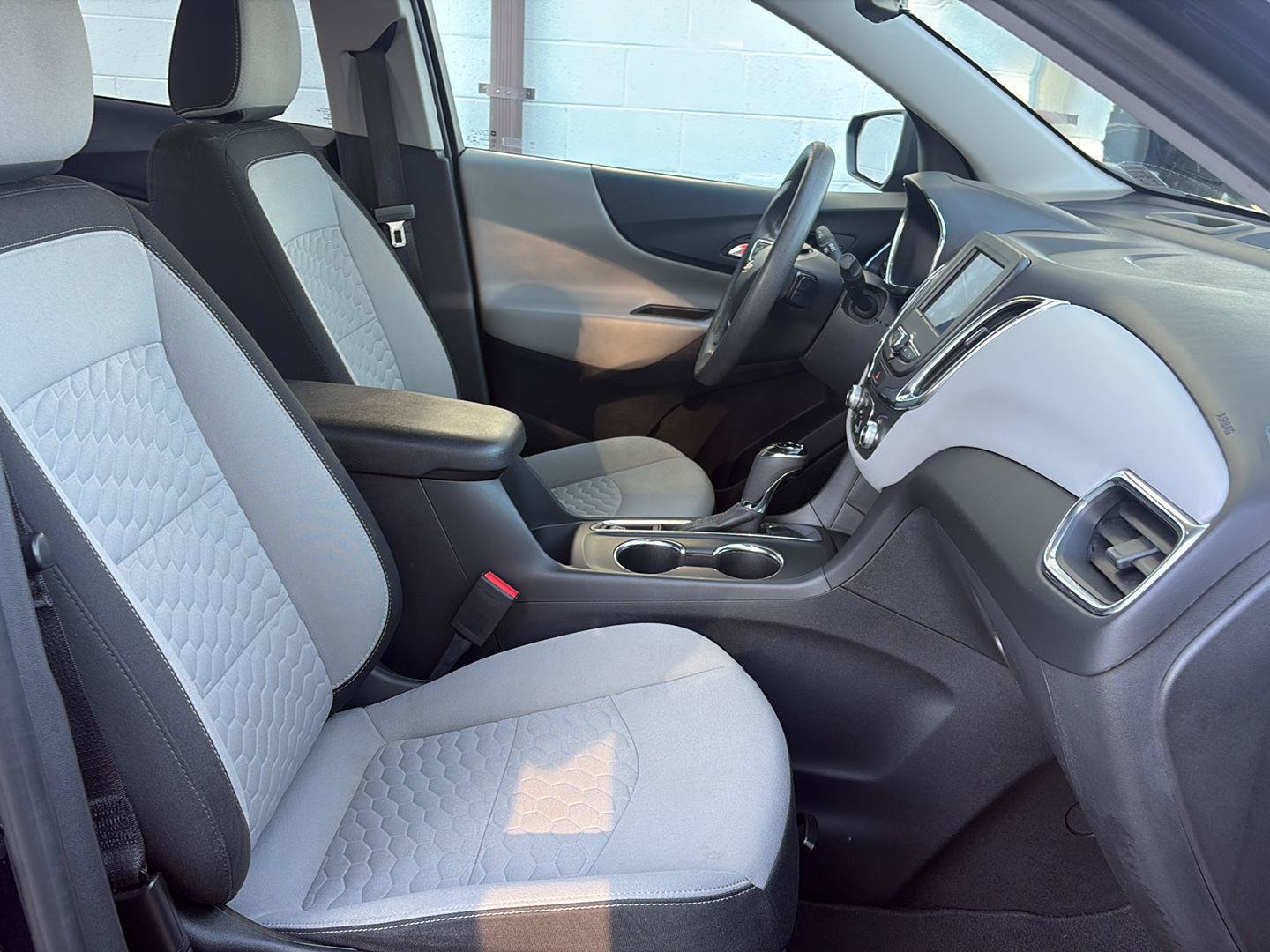 Used 2020 Chevrolet Equinox LS w/ LS Convenience Package FWD image 17
