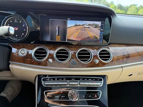 Used 2017 Mercedes-Benz E 300 4MATIC image 19