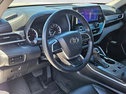 Used 2023 Toyota Highlander XLE FWD image 10