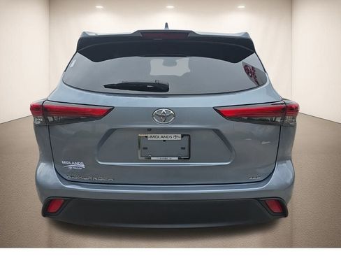 Used 2023 Toyota Highlander XLE image 4