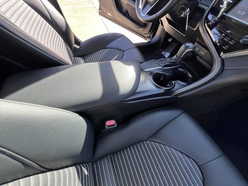 Used 2019 Toyota Camry SE image 32