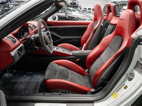 Used 2016 Porsche Boxster Spyder RWD image 35