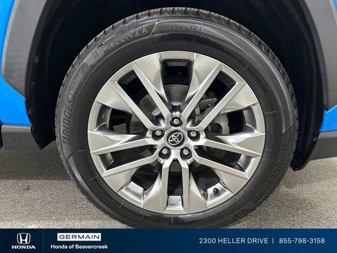 Used 2021 Toyota RAV4 XLE Premium image 12