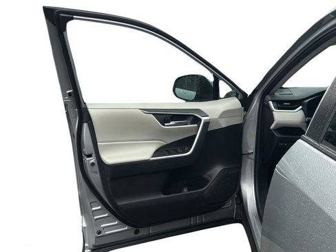 Used 2023 Toyota RAV4 XLE Premium image 11
