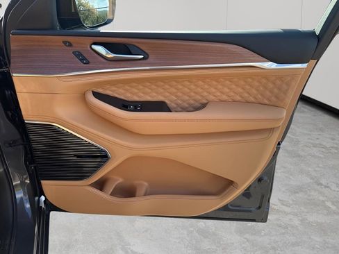 New 2025 Jeep Grand Cherokee L Summit image 13