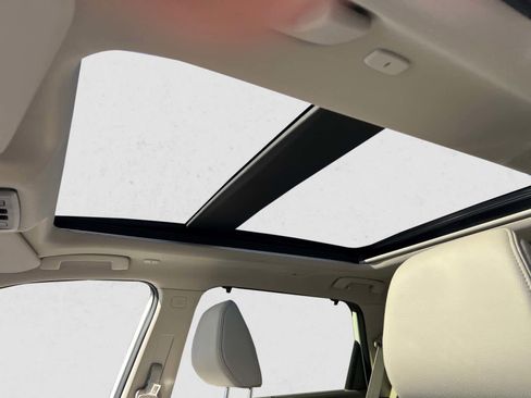 Certified 2025 Nissan Rogue SL w/ Tech Package image 18