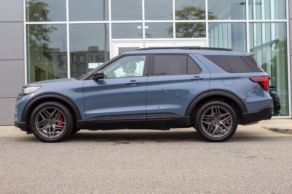 Used 2025 Ford Explorer ST AWD/4WD image 7