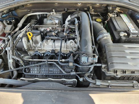 Used 2019 Volkswagen Jetta SEL w/ Cold Weather Package FWD image 18