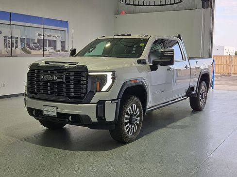 Used 2024 GMC Sierra 2500 Denali Ultimate AWD/4WD image 4