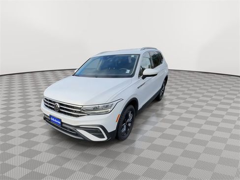 Used 2022 Volkswagen Tiguan SE image 4