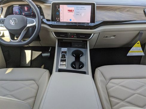 Used 2025 Volkswagen Atlas SE image 22