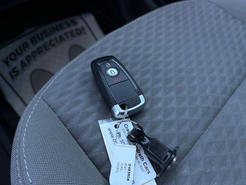 Used 2021 Ford Escape SE image 46