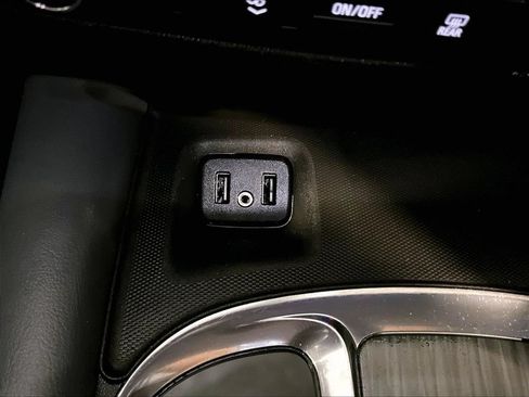 Used 2018 Buick Enclave Essence AWD/4WD image 28