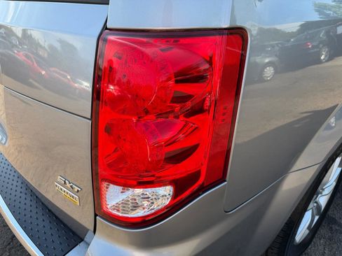 Used 2018 Dodge Grand Caravan SXT FWD image 11