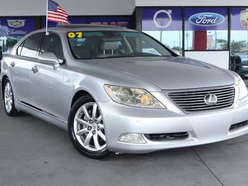 Used 2007 Lexus LS 460 L RWD image 2