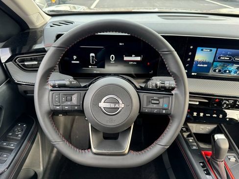 Used 2025 Nissan Kicks SR w/ Illumination Package image 7