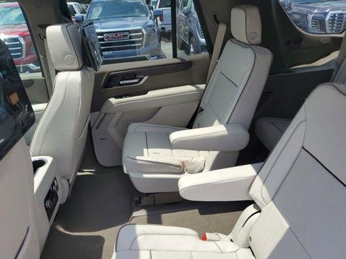 New 2026 GMC Yukon Denali w/ Denali Reserve Package AWD/4WD image 10